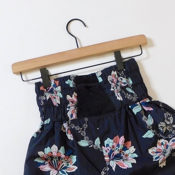 FREE PEOPLE Movement The Way Home Floral Shorts Black Athletic Print X-Small - Picture 11 of 16